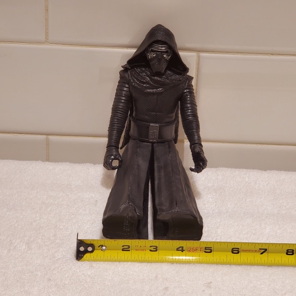 HASBRO Kylo Ren, Rise of Skywaker Action Figure - Picture 5 of 6